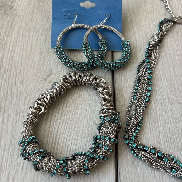 Simply Vera by Vera Wang Earring Necklace and Bracelet set Metal chain Aqua - Picture 2 of 4